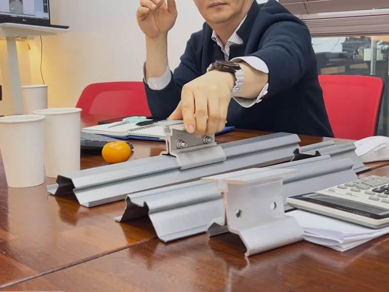 跳出 “内卷” 漩涡！4118云顶集团冷弯联合韩方研发光伏屋面板型，迈向绿色能源新时代